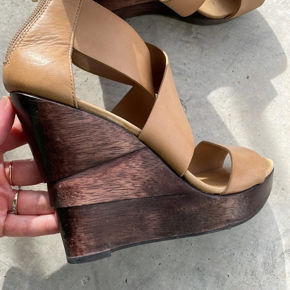Diane von Furstenberg Opal Wedge size 6